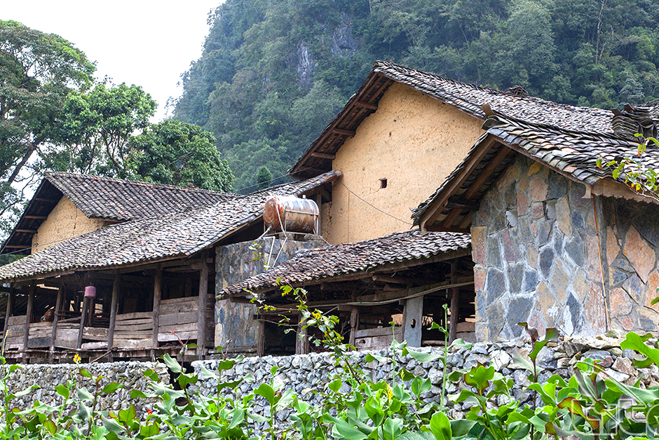 Làng văn hoá Lũng Cẩm - Lũng Cẩm Culture Village | Yeudulich