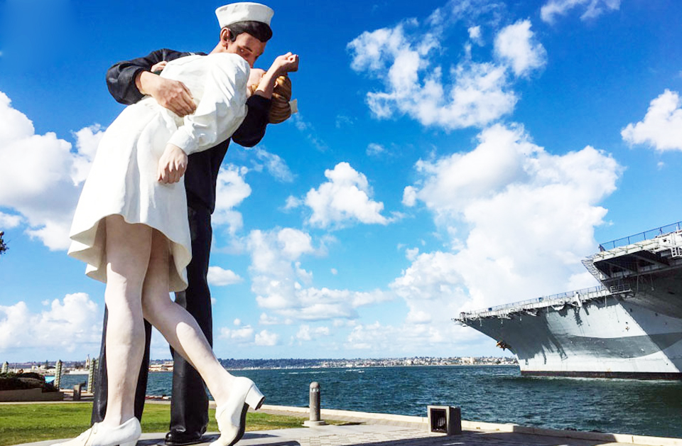 Bức tượng Nụ hôn thủy thủ - | Yeudulich