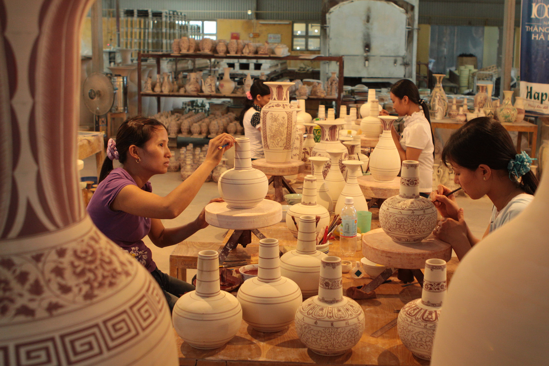 Tour Hà Nội 1N: Làng gốm Bát Tràng - Chùa Trấn Quốc - Khu di tích Hồ Chủ tịch - Văn Miếu Quốc Tử Giám