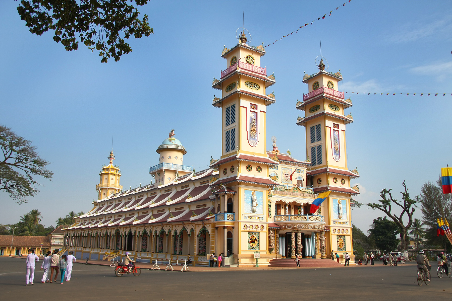 Tour Tây Ninh - Củ Chi: Địa đạo Củ Chi - Thánh Thất Cao Đài