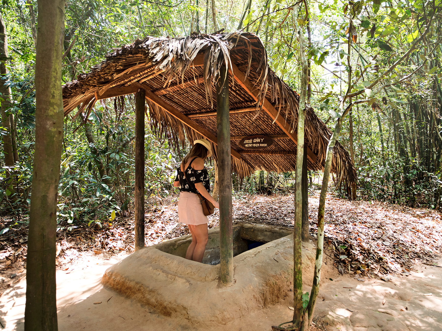 Tour Hồ Chí Minh - Củ Chi 1N: chợ Bình Tây - địa đạo Củ Chi