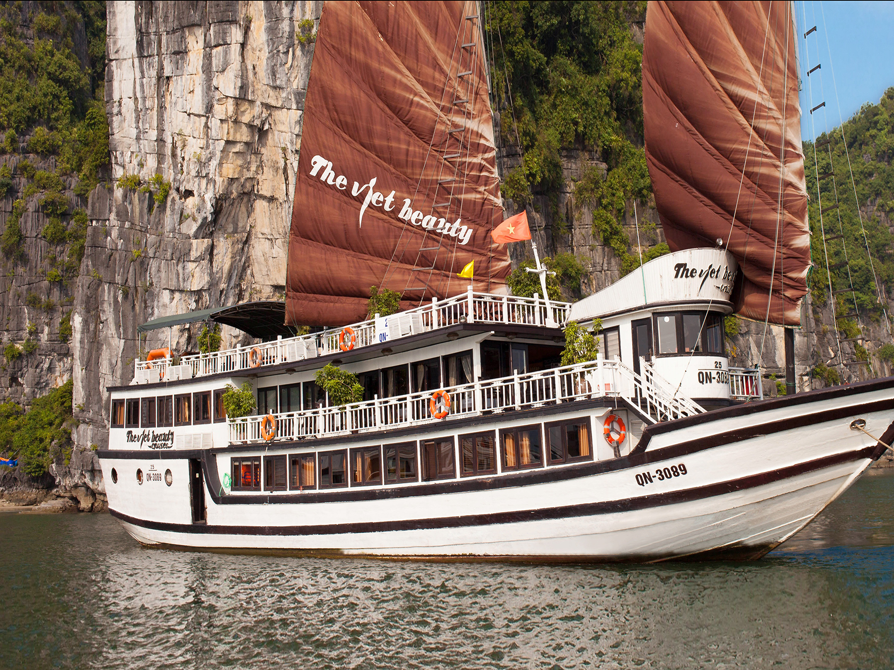Tour Hạ Long 2N1D: Du thuyền Serenity 5*