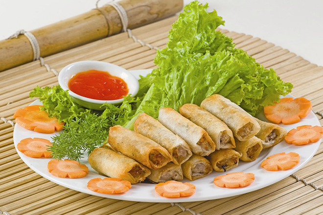 Du lịch Quy Nhơn ăn gì vừa ngon vừa mua về làm quà - Chả ram tôm đất giòn rụm, đậm đà khó quên. Ảnh: Hiquynhon