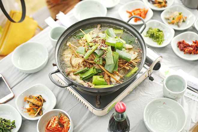 Chơi gì ở Seoul - Không chỉ có mua sắm, Myeong-dong còn là tụ điểm ăn uống nổi tiếng ở Seoul. Ảnh: Mitsueki