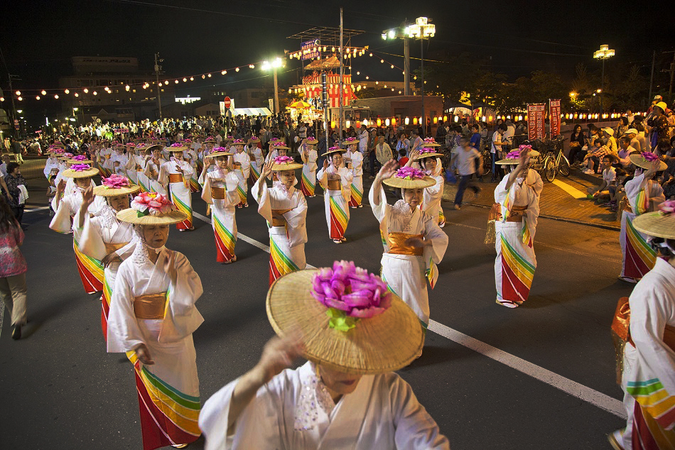 lễ hội Bon Nhật Bản - Diễu hành trong lễ hội Bon. Ảnh: Google Image