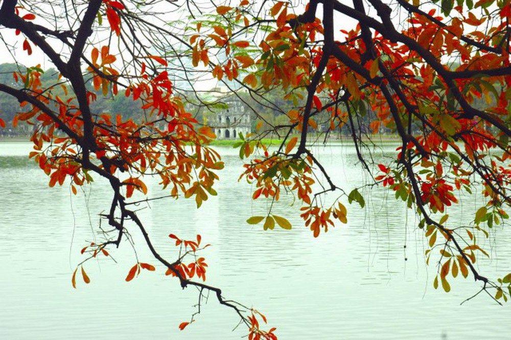 địa điểm du lịch miền Bắc - Hồ Gươm mùa thu.