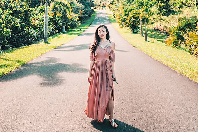 Tip lựa chọn trang phục du lịch vừa đẹp vừa tiện dụng cho phái nữ - Váy dài hay quần ống rộngluôn là trang phục du lịch được ưa chuộng. Ảnh: Unsplash