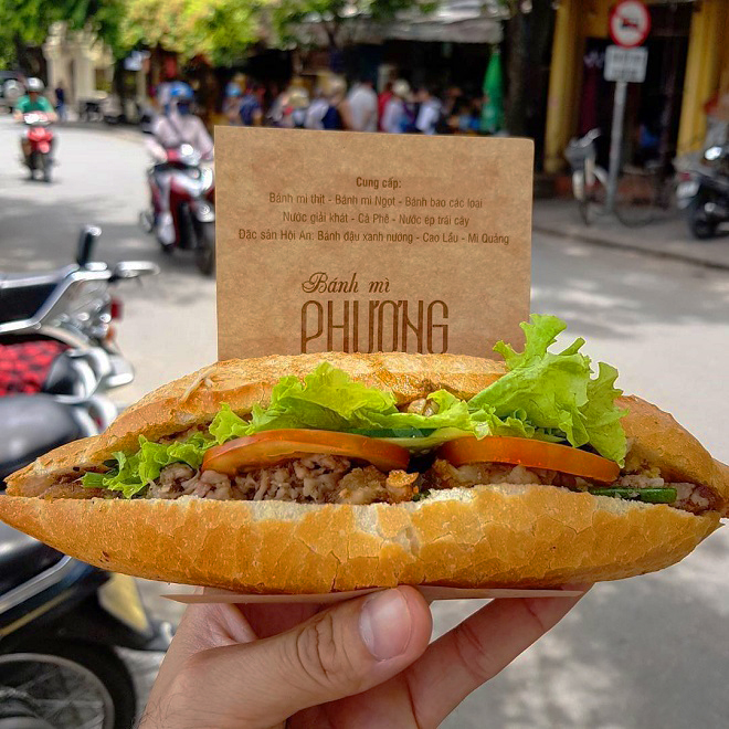 Kinh nghiệm du lịch Hội An Đà Nẵng không hối tiếc - Bánh mỳ bà Phượng vô cùng thơm ngon. Ảnh: kenh14