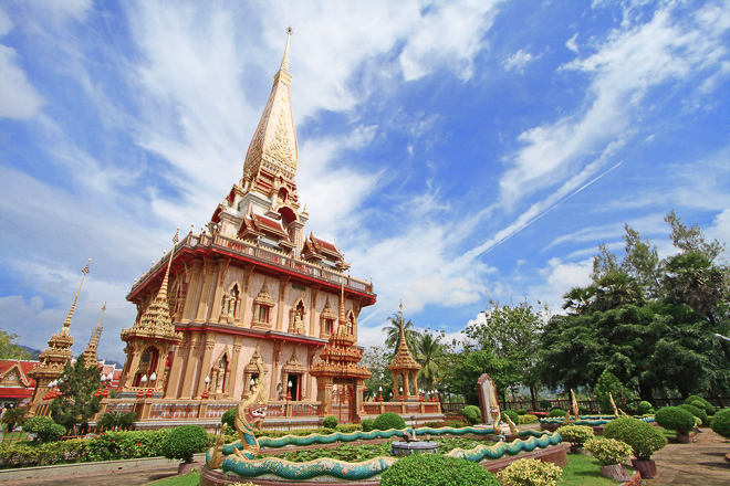 Đi du lịch Phuket đừng bỏ lỡ 5 trải nghiệm thú vị sau - Ngôi chùa Wat Chalong linh thiêng tại Phuket. Nguồn: Kevin Wong