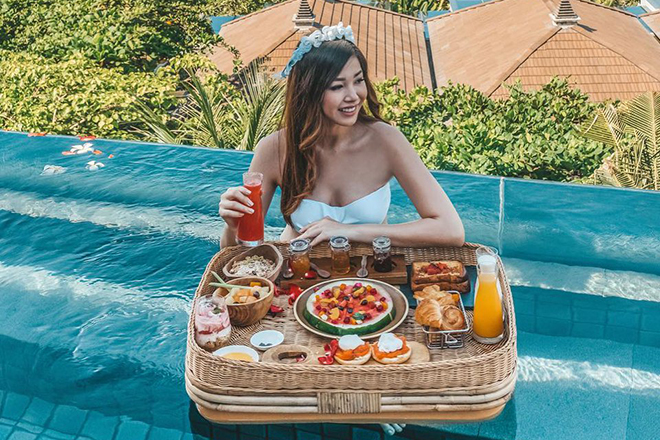 Kinh nghiệm du lịch một mình ở nước ngoài dành cho phái nữ - Chỉ cần chú ý đôi chút thì những cô nàng phượt thủ sẽ vẫn có những chuyến đi độc hành thú vị. Ảnh: Twitter