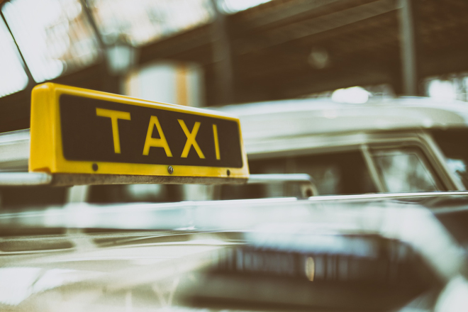 Du lịch bụi ở Đài Loan: các cách di chuyển từ sân bay vào thành phố - Taxi ở Đài Loan đều có đồng hồ meter nên bạn có thể yên tâm. Tuy nhiên, các tài xế không nói được tiếng Anh nên phải chuẩn bị địa chỉ bằng tiếng Trung. Ảnh: Pixabay