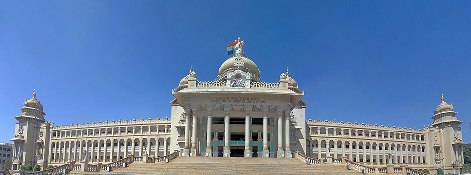 Du lịch Bangalore Ấn Độ - Tòa nhà Vidhana Soudha lộng lẫy như một lâu đài. Ảnh: Bharath Gyan Blog
