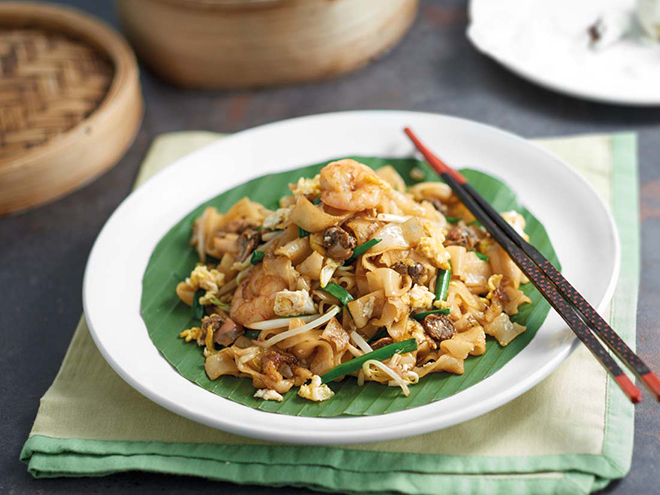 Du lịch bụi Penang Malaysia - thủ đô ẩm thực châu Á - Món Char Koay Teow rất phổ biến ở các quốc gia Đông Nam Á. Ảnh: PappaRich Malaysia