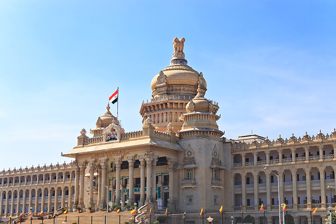 Du lịch Bangalore Ấn Độ - Cận cảnh sảnh mái vòm tinh xảo của Vidhana Soudha. Ảnh: Arrival Guides