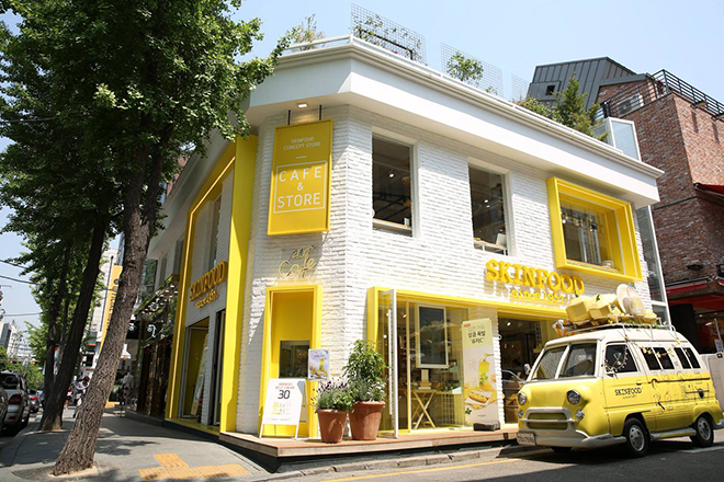 Chơi gì ở Seoul - Đại lộ Garogu-gil với những cửa hàng xinh xắn. Ảnh: 123FR