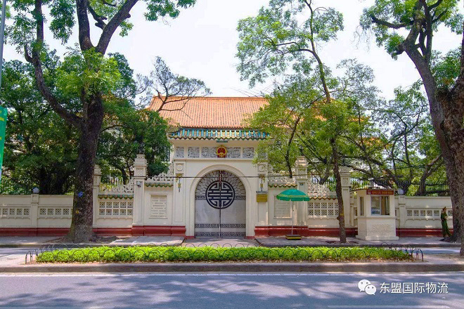 Visa (thị thực) là gì? Làm sao để xin được visa? - Cấp visa tại Đại sứ quán hoặc Lãnh sự quán của nước đó tại Việt Nam là hình thức phổ biến nhất hiện nay. Ảnh: Weibo