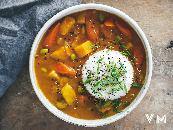 Du lịch ở Nhật Bản khám phá ẩm thực mùa thu đặc sắc - Bí Kabocha nấu cà-ri. Ảnh: veganmiam.com