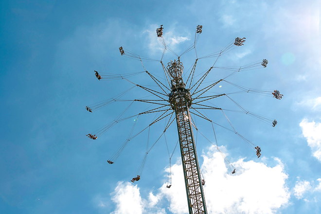 5 sự kiện không thể bỏ qua khi đi du lịch Đức vào tháng 8 - Vòng quay khổng lồ trong hội chợ Cranger Kirmes. Ảnh: Bibi Hornig