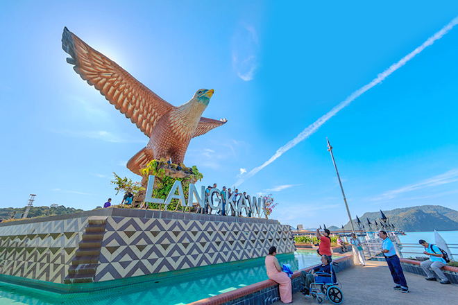 Kinh nghiệm du lịch Langkawi Malaysia - Quảng trường Langkawi