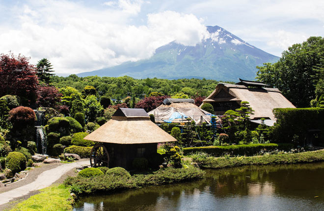 Đặt tour du lịch Nhật Bản tháng 7 để thăm quan làng cổ Oshino Hakkai