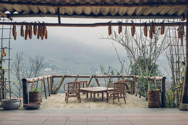 Đổi gió tại khu du lịch Sapa với 4 homestay xinh xắn - Một góc ban công mộc mạc của Sali House. Ảnh: Booking.com