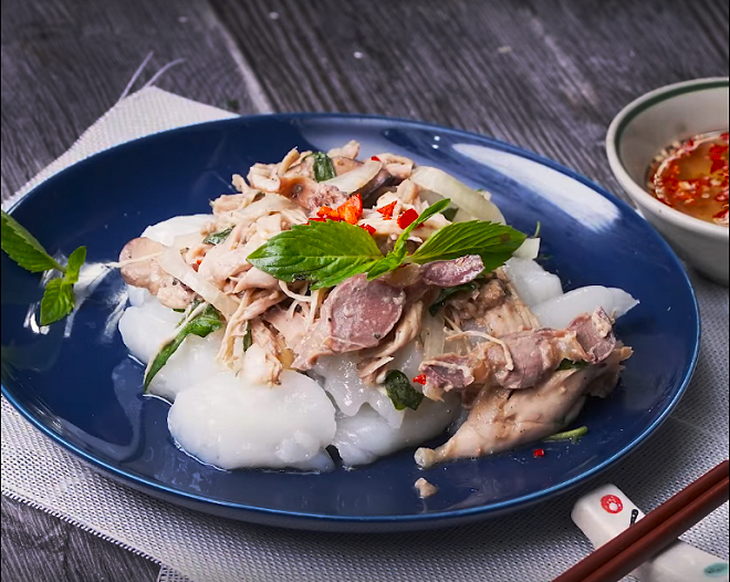 Những món ăn phải thử khi đến khu du lịch Đà Lạt - Món bánh ướt lòng gà ăn thơm ngon ăn kèm với nước chấm chua ngọt nổi tiếng tại khu du lịch Đà Lạt. Ảnh: Dienmayxanh
