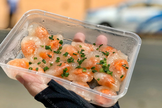 Cẩm nang du lịch Mũi Né: đặc sản ngon phải nếm thử - Bánh quai vạc gần giống như bánh bột lọc, hương vị đậm đà, khó quên. Ảnh: Hukha.foodaholic