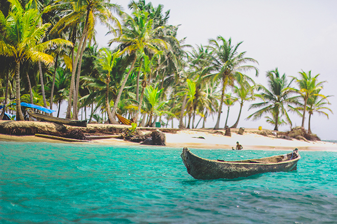 Du lịch Phan Thiết có gì đẹp: thiên đường biển xanh mê hồn - Bãi Rạng nổi tiếng với hàng dừa dày đặc bên bờ biển. Ảnh: Unsplash