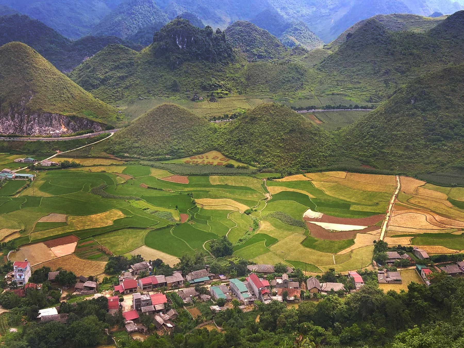 Núi Đôi (Núi Cô Tiên) - Double Mountain (Fairy Mountain) - Hà Giang - Việt Nam