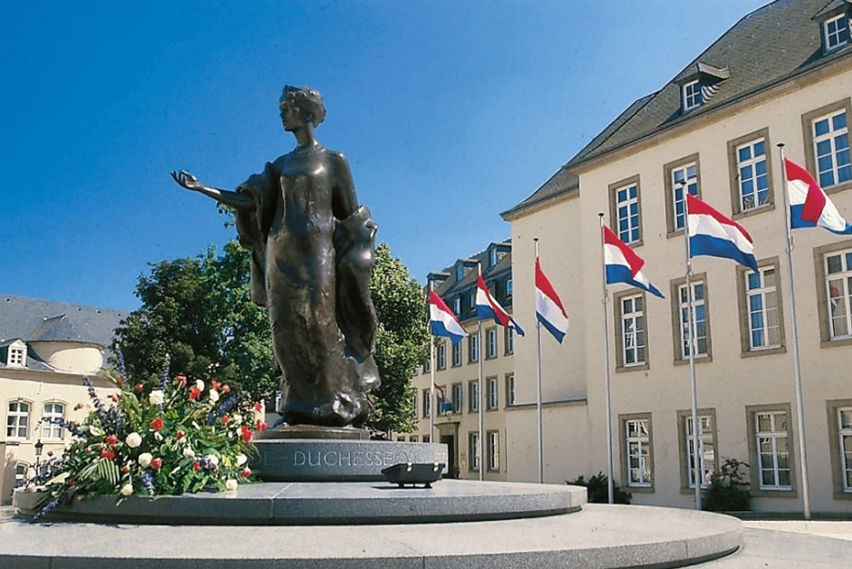 Tượng đài Grande Duchesse Charlotte - Monument of Grand-Duchess Charlotte - Luxembourg - Luxembourg