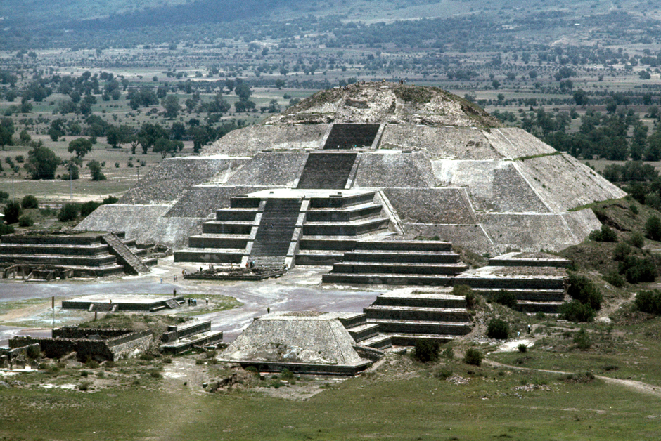 Kim tự tháp Mặt trăng - Pyramid of the Moon - Teotihuacan - Mexico