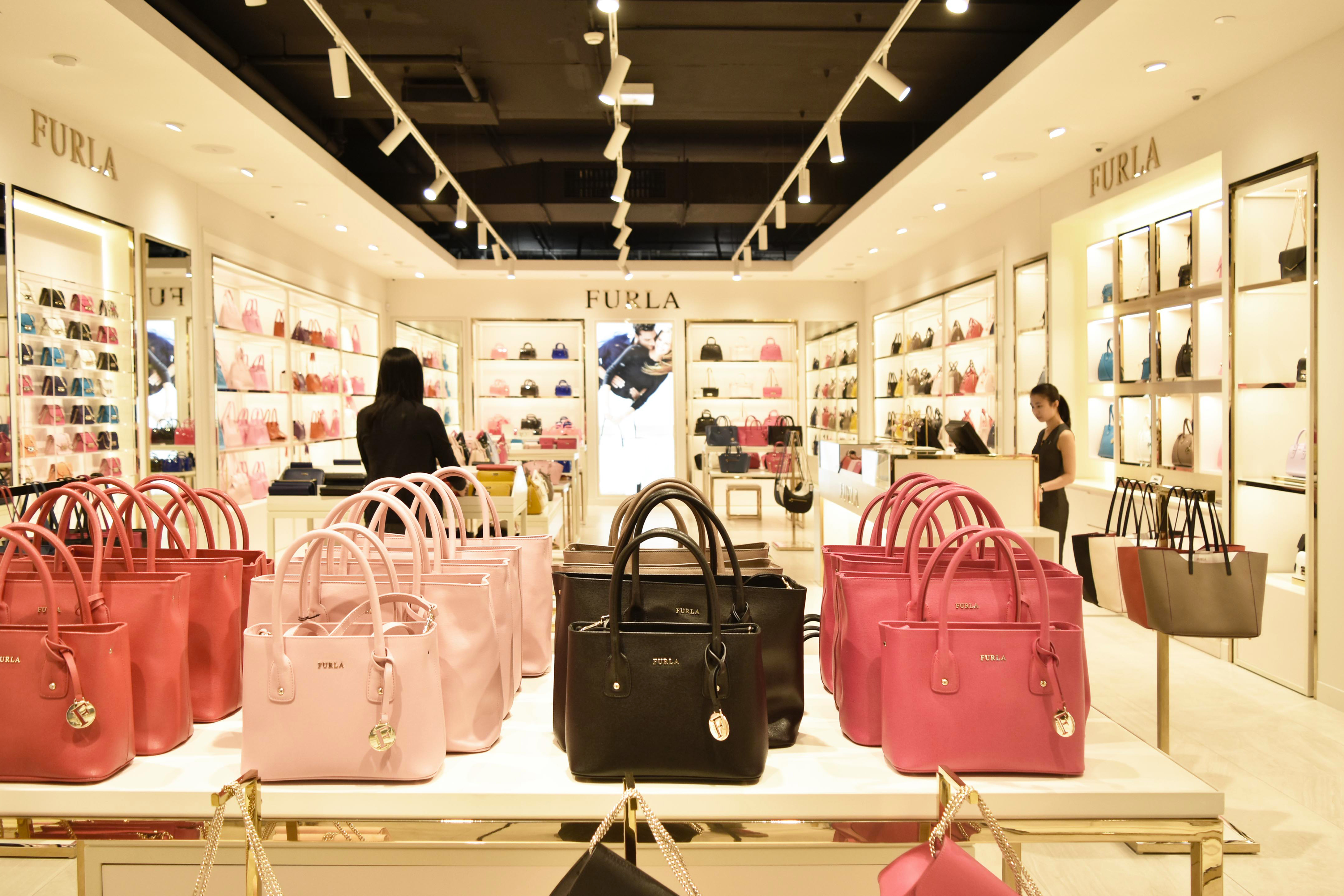 factory outlet melbourne dfo