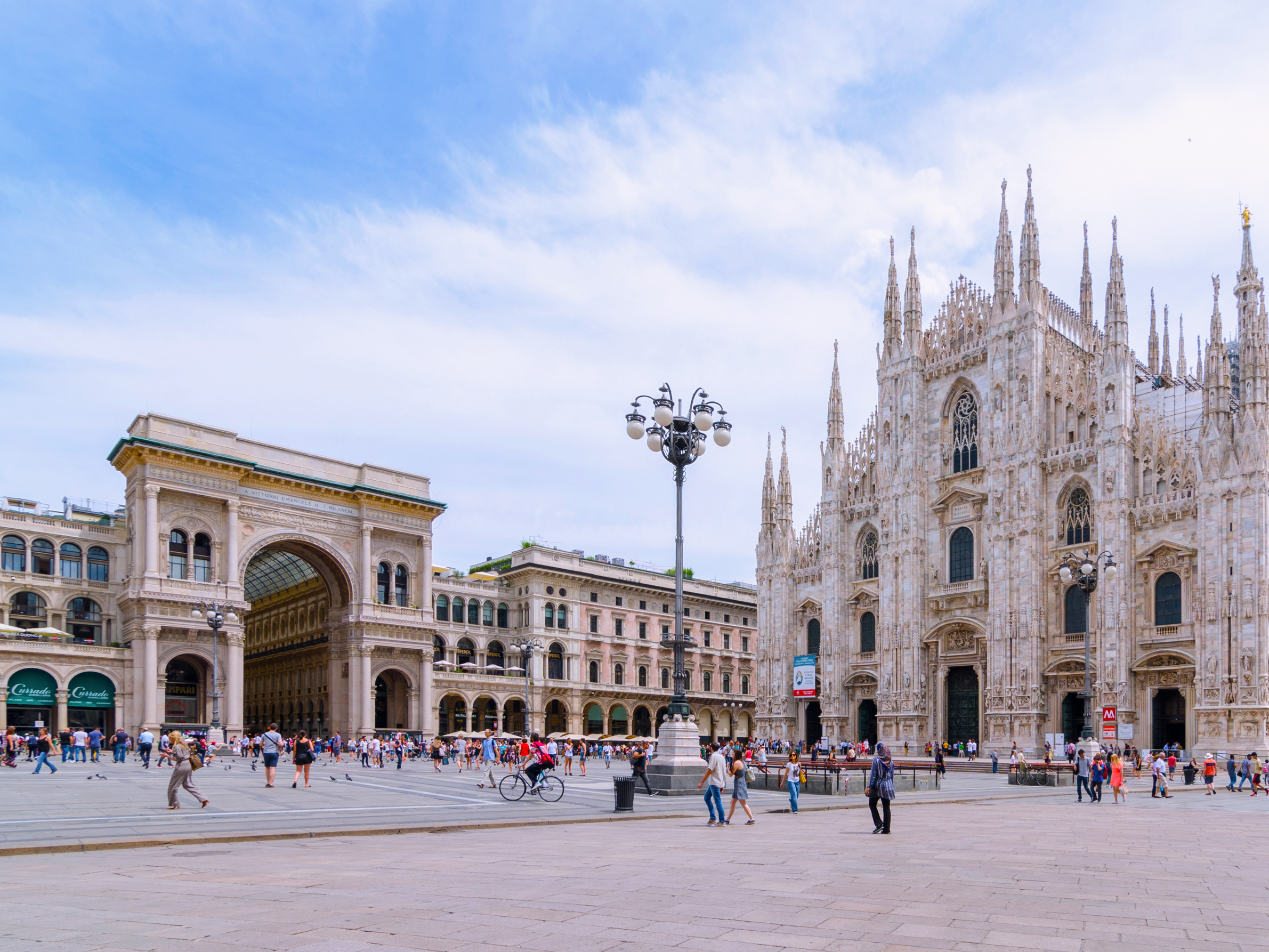 Quảng trường Duomo - The Duomo Square - Milan - Ý