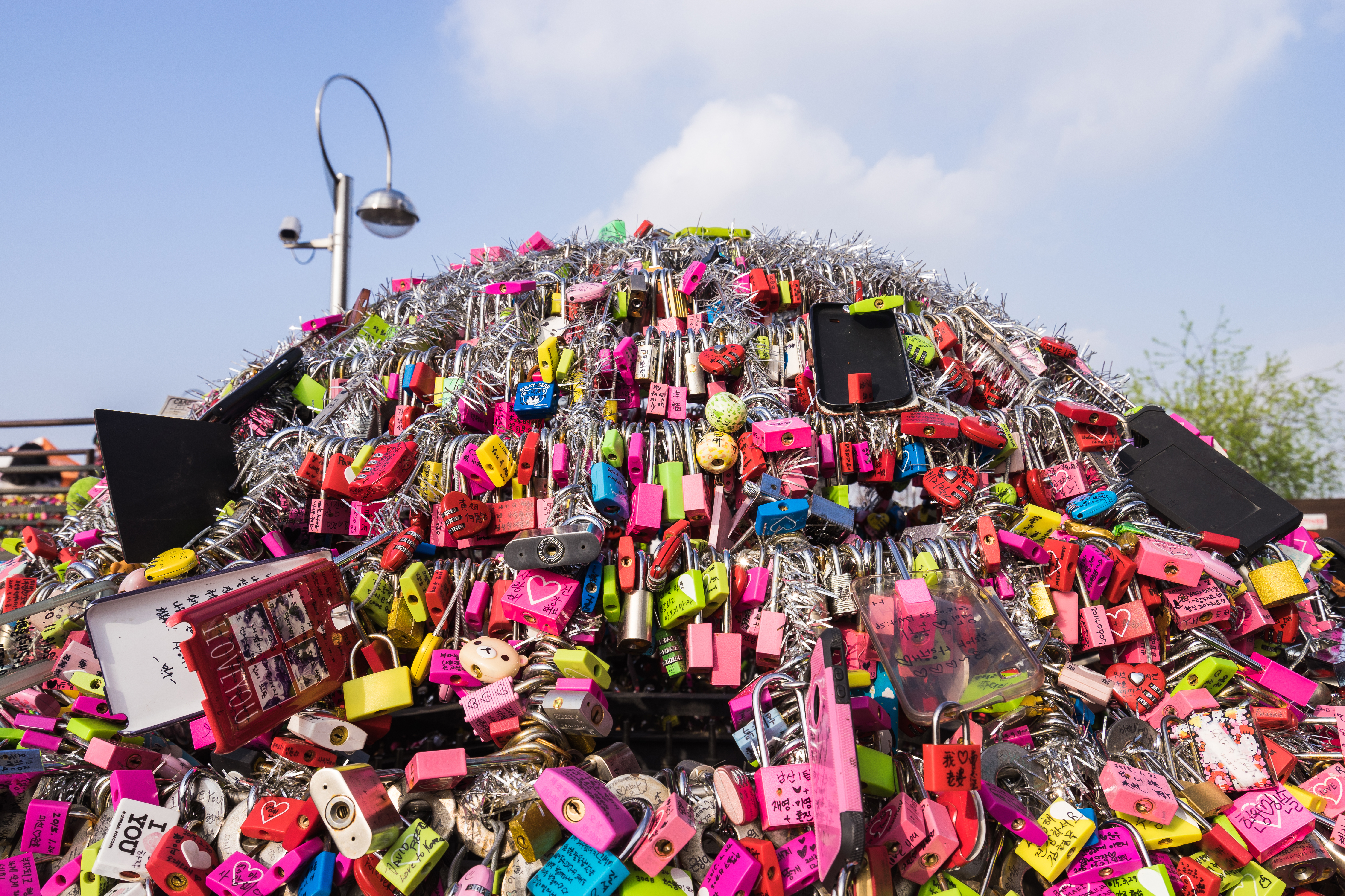 Hàng rào Ổ khóa Tình yêu - Locks Of Love - Seoul - Hàn Quốc