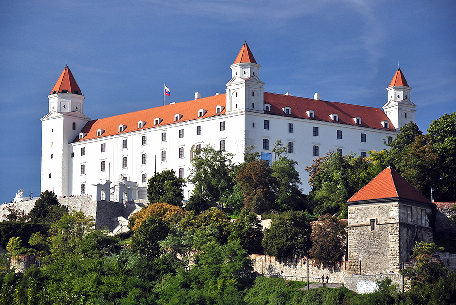 Kết quả hình ảnh cho Lâu đài Bratislava