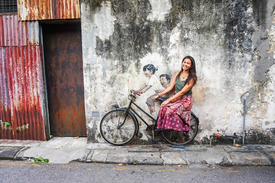 Du lịch ở Malaysia nhớ ghé Penang khám phá nghệ thuật đường phố - Du khách có thể chụp những bức ảnh vô cùng ngộ nghĩnh với