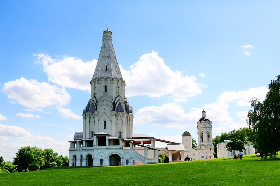 Церковь вознесения в коломенском архитектура. Шатровая церковь в коломенском. Шатровые храмы в москве. Вознесенская церковь коломна. Церковь вознесения в коломенском петрок малый.