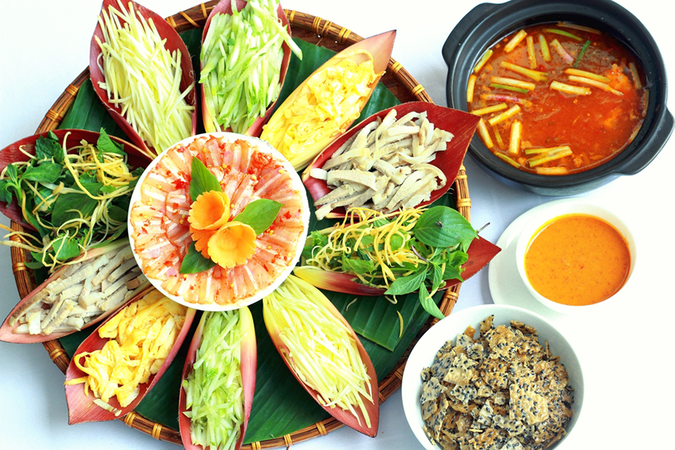 Lẩu thả hay bún thả là món ăn truyền thống ở Phan Thiết. Ảnh: Nemtv